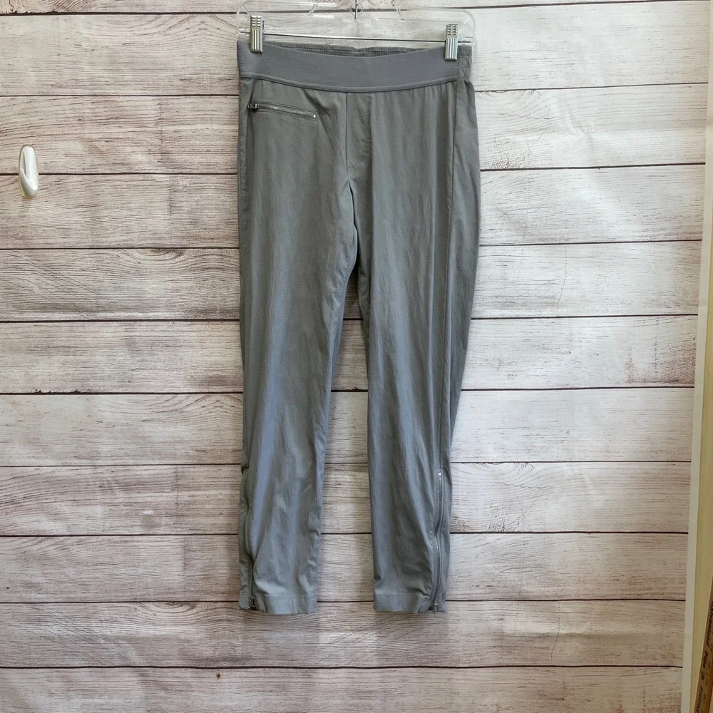 ATHLETA MOD TREKKIE‎ CROPPED PANTS IN GRAY